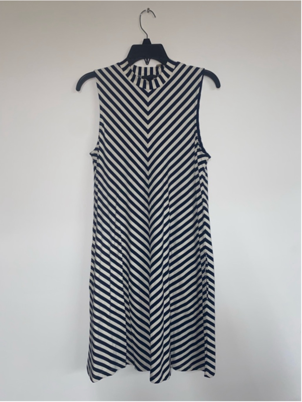 J.Crew navy and white striped trapeze dress with pockets – size small ￼